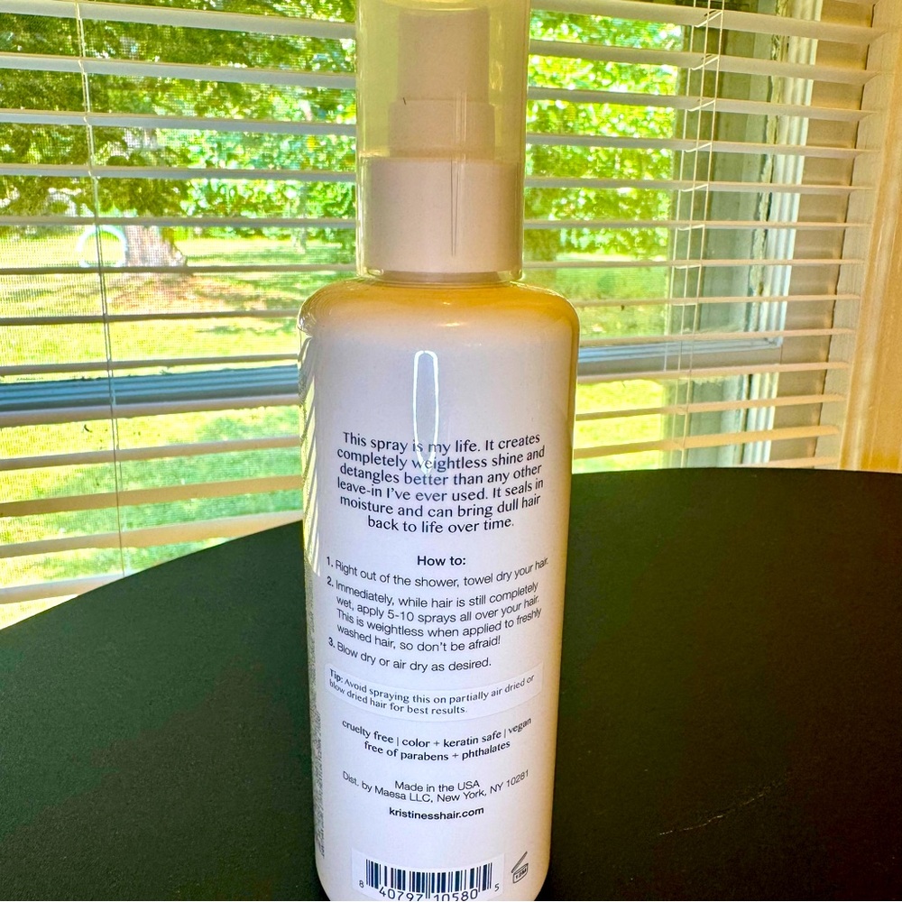 Leave-In Conditioner Weightless Shine _ 250ml / 8.45 fl oz - Picture 3 of 5